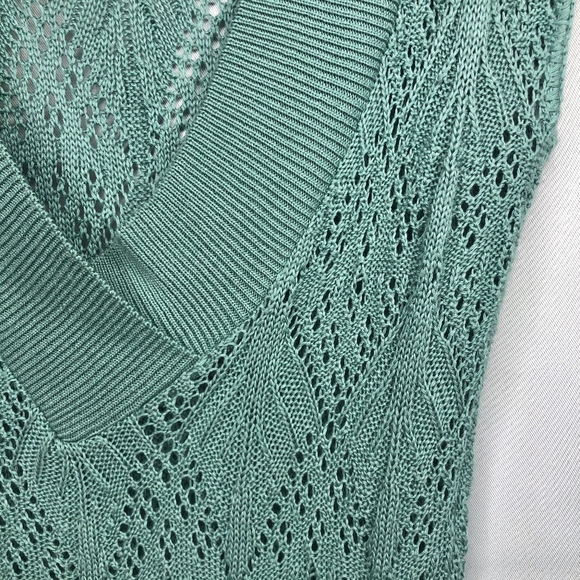 DEMANDING Sleeveless Top, Sz S - Picture 2 of 5